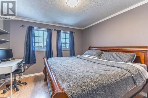 56 Draper Crescent, Barrie, ON - Indoor Photo Showing Bedroom