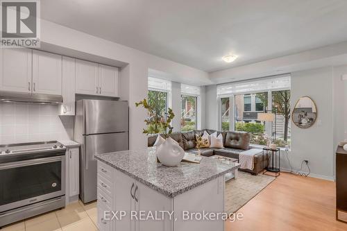 95 - 15 Applewood Lane, Toronto, ON - Indoor Photo Showing Kitchen With Stainless Steel Kitchen