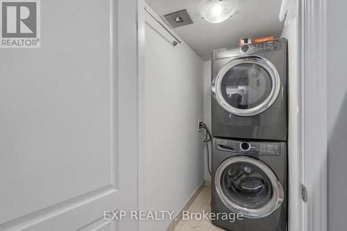 95 - 15 Applewood Lane, Toronto, ON - Indoor Photo Showing Laundry Room