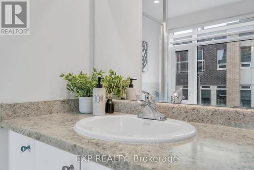 95 - 15 Applewood Lane, Toronto, ON - Indoor Photo Showing Bathroom