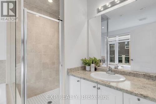 95 - 15 Applewood Lane, Toronto, ON - Indoor Photo Showing Bathroom