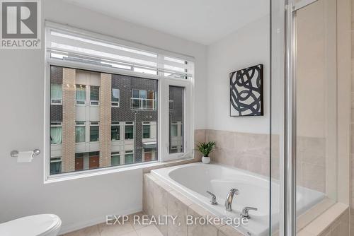 95 - 15 Applewood Lane, Toronto, ON - Indoor Photo Showing Bathroom