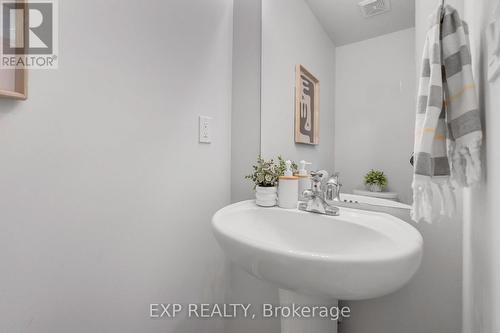 95 - 15 Applewood Lane, Toronto, ON - Indoor Photo Showing Bathroom