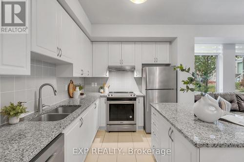 95 - 15 Applewood Lane, Toronto, ON - Indoor Photo Showing Kitchen With Stainless Steel Kitchen With Double Sink With Upgraded Kitchen