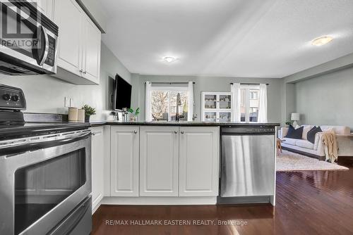 13 - 253 Sprucewood Crescent, Clarington (Bowmanville), ON - Indoor Photo Showing Kitchen