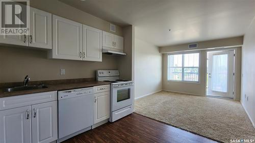 301 680 7Th Avenue E, Melville, SK - Indoor Photo Showing Kitchen