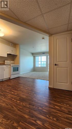 301 680 7Th Avenue E, Melville, SK - Indoor Photo Showing Kitchen