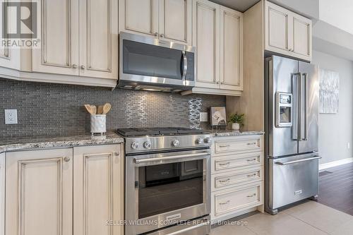 28 Pierre Trudeau Lane, Grimsby, ON - Indoor Photo Showing Kitchen With Upgraded Kitchen