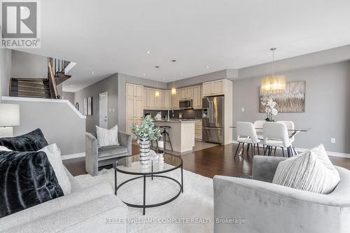 28 Pierre Trudeau Lane, Grimsby, ON - Indoor Photo Showing Living Room