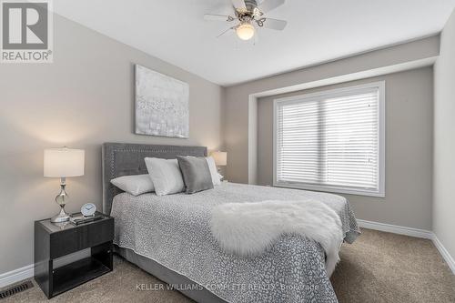 28 Pierre Trudeau Lane, Grimsby, ON - Indoor Photo Showing Bedroom