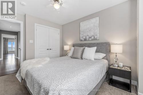 28 Pierre Trudeau Lane, Grimsby, ON - Indoor Photo Showing Bedroom