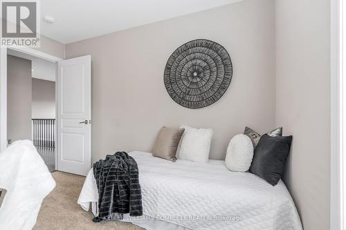 28 Pierre Trudeau Lane, Grimsby, ON - Indoor Photo Showing Bedroom