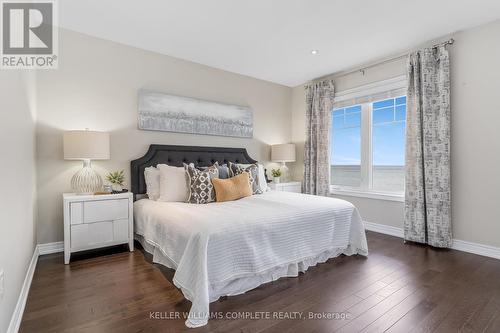 28 Pierre Trudeau Lane, Grimsby, ON - Indoor Photo Showing Bedroom