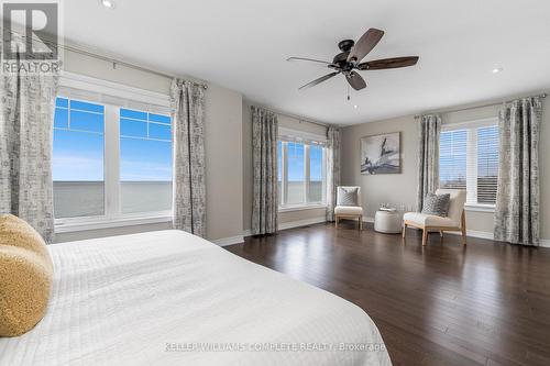 28 Pierre Trudeau Lane, Grimsby, ON - Indoor Photo Showing Bedroom