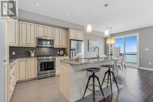 28 Pierre Trudeau Lane, Grimsby, ON - Indoor Photo Showing Kitchen With Upgraded Kitchen