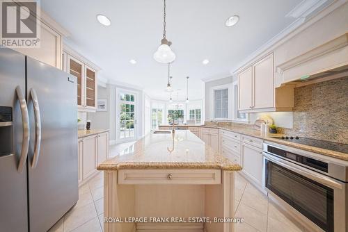 42 Buggey Lane, Ajax (Northeast Ajax), ON - Indoor Photo Showing Kitchen With Upgraded Kitchen