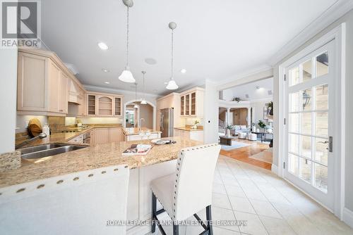 42 Buggey Lane, Ajax (Northeast Ajax), ON - Indoor Photo Showing Kitchen With Double Sink With Upgraded Kitchen