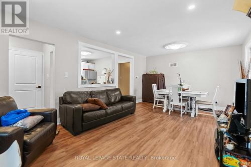 17 Prestwick Avenue, St. Catharines, ON - Indoor Photo Showing Living Room