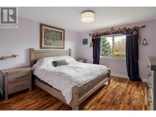 Primary king-sized bedroom - 600 Welke Road, Kelowna, BC - Indoor Photo Showing Bedroom