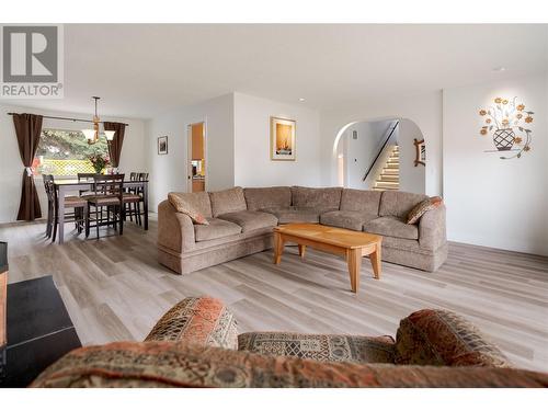 Open concept living/dining room perfect for entertaining - 600 Welke Road, Kelowna, BC - Indoor Photo Showing Living Room