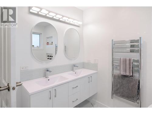 Updated family bathroom - 600 Welke Road, Kelowna, BC 