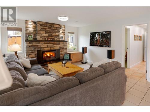 600 Welke Road, Kelowna, BC - Indoor Photo Showing Living Room With Fireplace