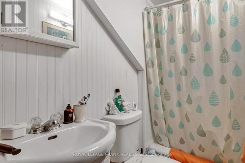 8 Ontario Street, Havelock-Belmont-Methuen (Havelock), ON - Indoor Photo Showing Bathroom