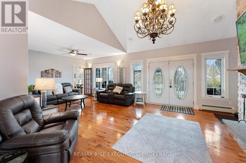 977 Sunnyside Road, Kingston, ON - Indoor Photo Showing Living Room