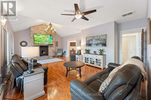 977 Sunnyside Road, Kingston, ON - Indoor Photo Showing Living Room With Fireplace