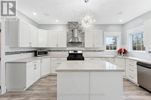 977 Sunnyside Road, Kingston, ON - Indoor Photo Showing Kitchen With Upgraded Kitchen