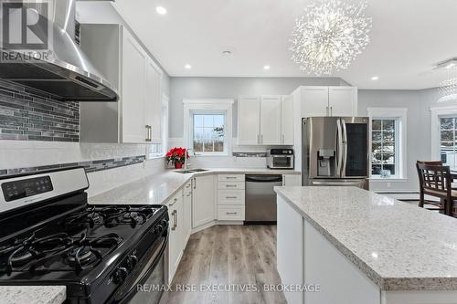 977 Sunnyside Road, Kingston, ON - Indoor Photo Showing Kitchen With Double Sink With Upgraded Kitchen