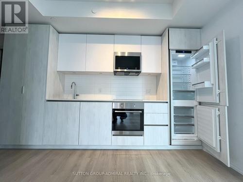 4029 - 28 Widmer Street, Toronto, ON - Indoor Photo Showing Kitchen