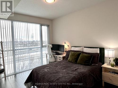 718 - 349 Rathburn Road W, Mississauga, ON - Indoor Photo Showing Bedroom