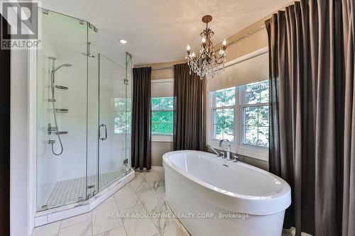 184 Warner Drive, Oakville, ON - Indoor Photo Showing Bathroom