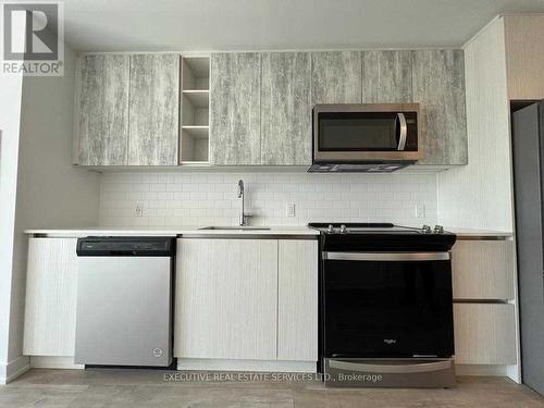 130 - 251 Manitoba Street, Toronto, ON - Indoor Photo Showing Kitchen