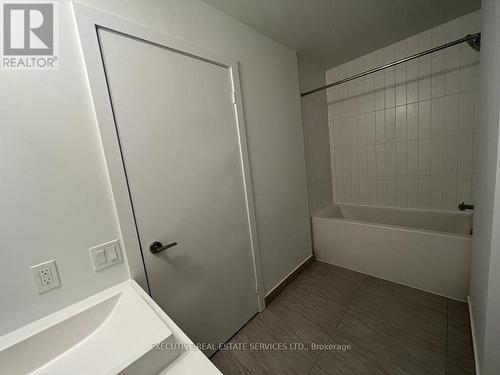 130 - 251 Manitoba Street, Toronto, ON - Indoor Photo Showing Bathroom