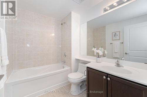 1904 - 60 Absolute Avenue, Mississauga, ON - Indoor Photo Showing Bathroom