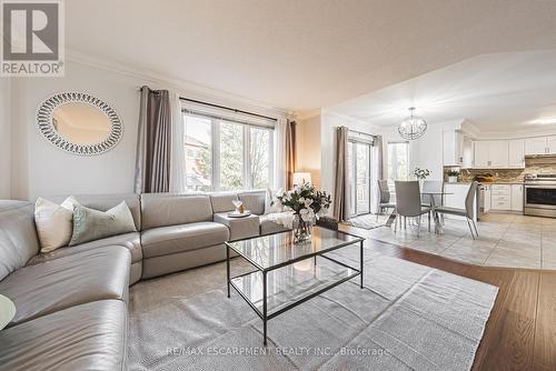 52 - 1150 Skyview Drive, Burlington, ON - Indoor Photo Showing Living Room