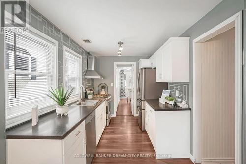 528 Upper Wentworth Street, Hamilton, ON - Indoor Photo Showing Kitchen With Double Sink