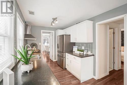 528 Upper Wentworth Street, Hamilton, ON - Indoor Photo Showing Kitchen