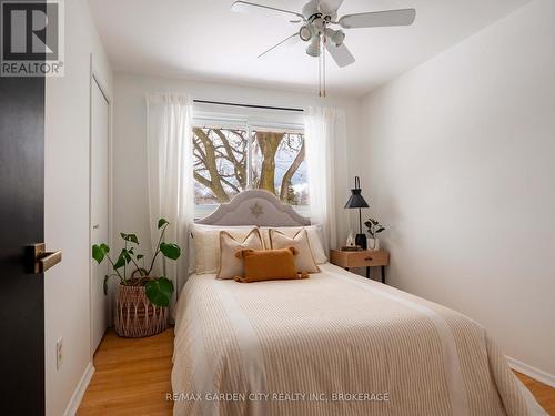 15 Rosemount Avenue, St. Catharines (442 - Vine/Linwell), ON - Indoor Photo Showing Bedroom