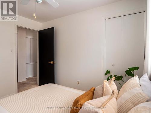 15 Rosemount Avenue, St. Catharines (442 - Vine/Linwell), ON - Indoor Photo Showing Bedroom