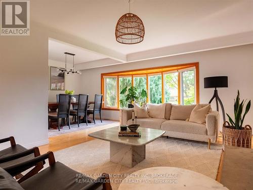 15 Rosemount Avenue, St. Catharines (442 - Vine/Linwell), ON - Indoor Photo Showing Living Room