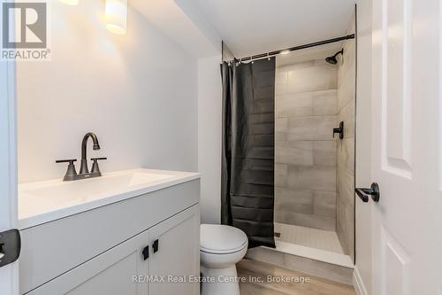 142 Renfield Street, Guelph (Waverley), ON - Indoor Photo Showing Bathroom