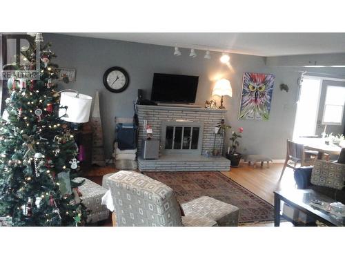 188 Walden Crescent, Penticton, BC - Indoor Photo Showing Living Room With Fireplace