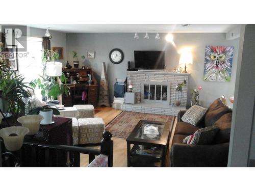 188 Walden Crescent, Penticton, BC - Indoor Photo Showing Living Room With Fireplace