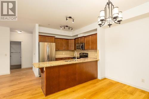 2142 Vasile Road Road Unit# 313, Kelowna, BC - Indoor Photo Showing Kitchen