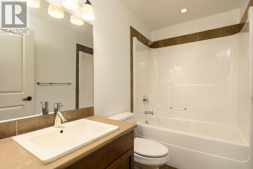 2142 Vasile Road Road Unit# 313, Kelowna, BC - Indoor Photo Showing Bathroom