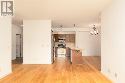 2142 Vasile Road Road Unit# 313, Kelowna, BC - Indoor Photo Showing Kitchen