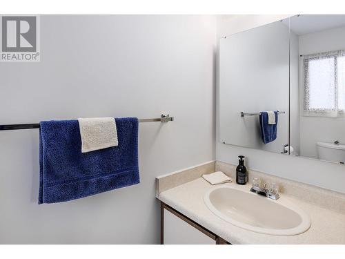 1347 Springfield Road, Kelowna, BC - Indoor Photo Showing Bathroom